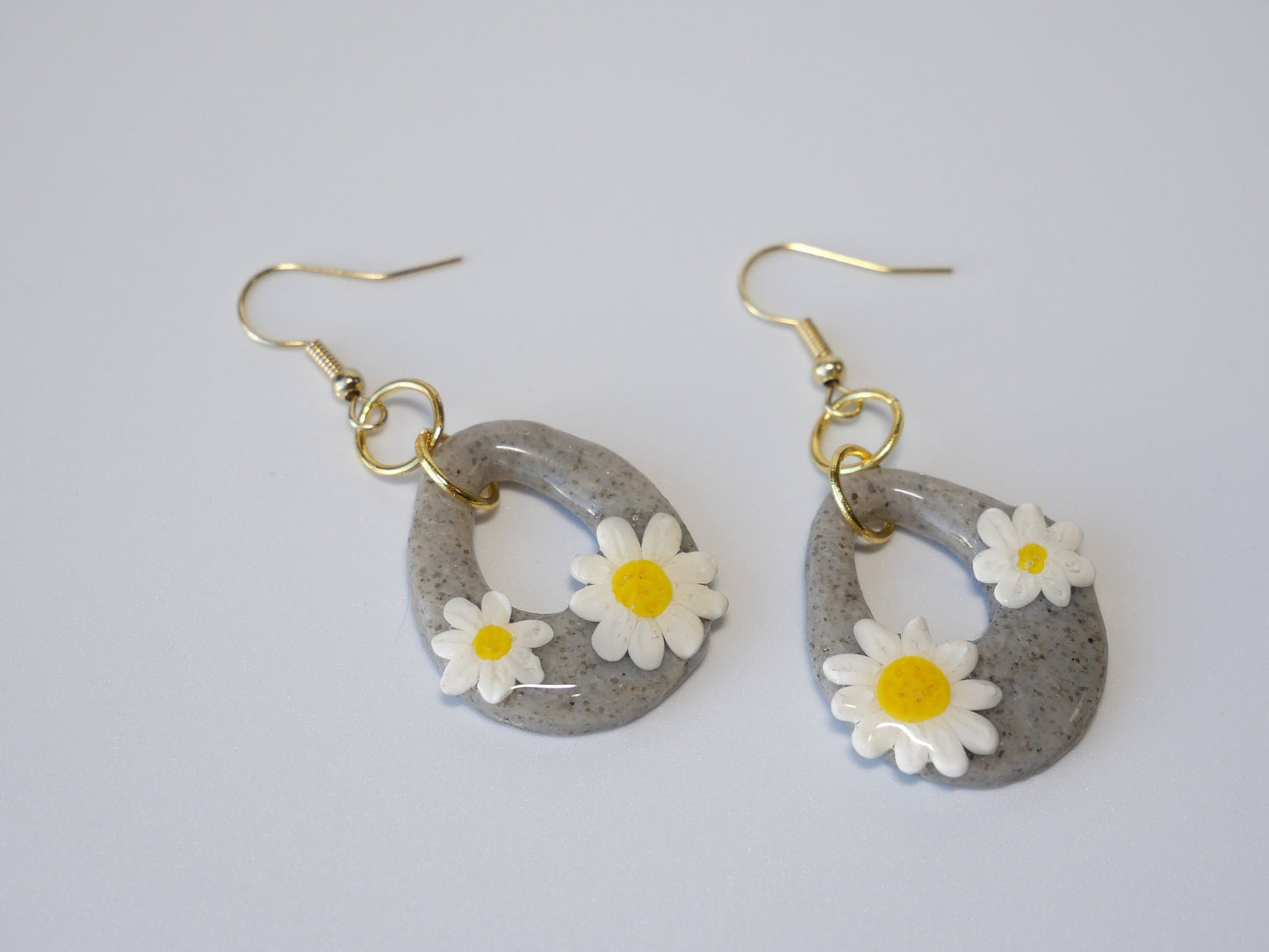 Maine-Inspired Daisy Earrings – Handcrafted Floral Jewelry