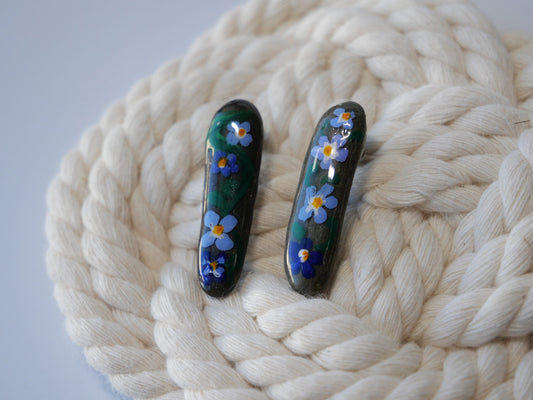 Hand-Painted Floral Beach Stone Stud Earrings – Unique Nature-Inspired Jewelry