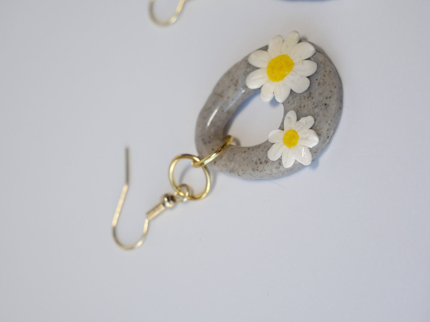 Maine-Inspired Daisy Earrings – Handcrafted Floral Jewelry